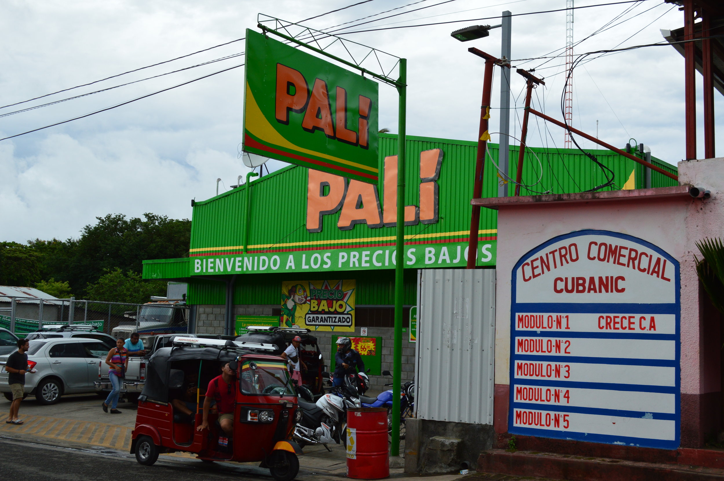  Grocery store near the port 