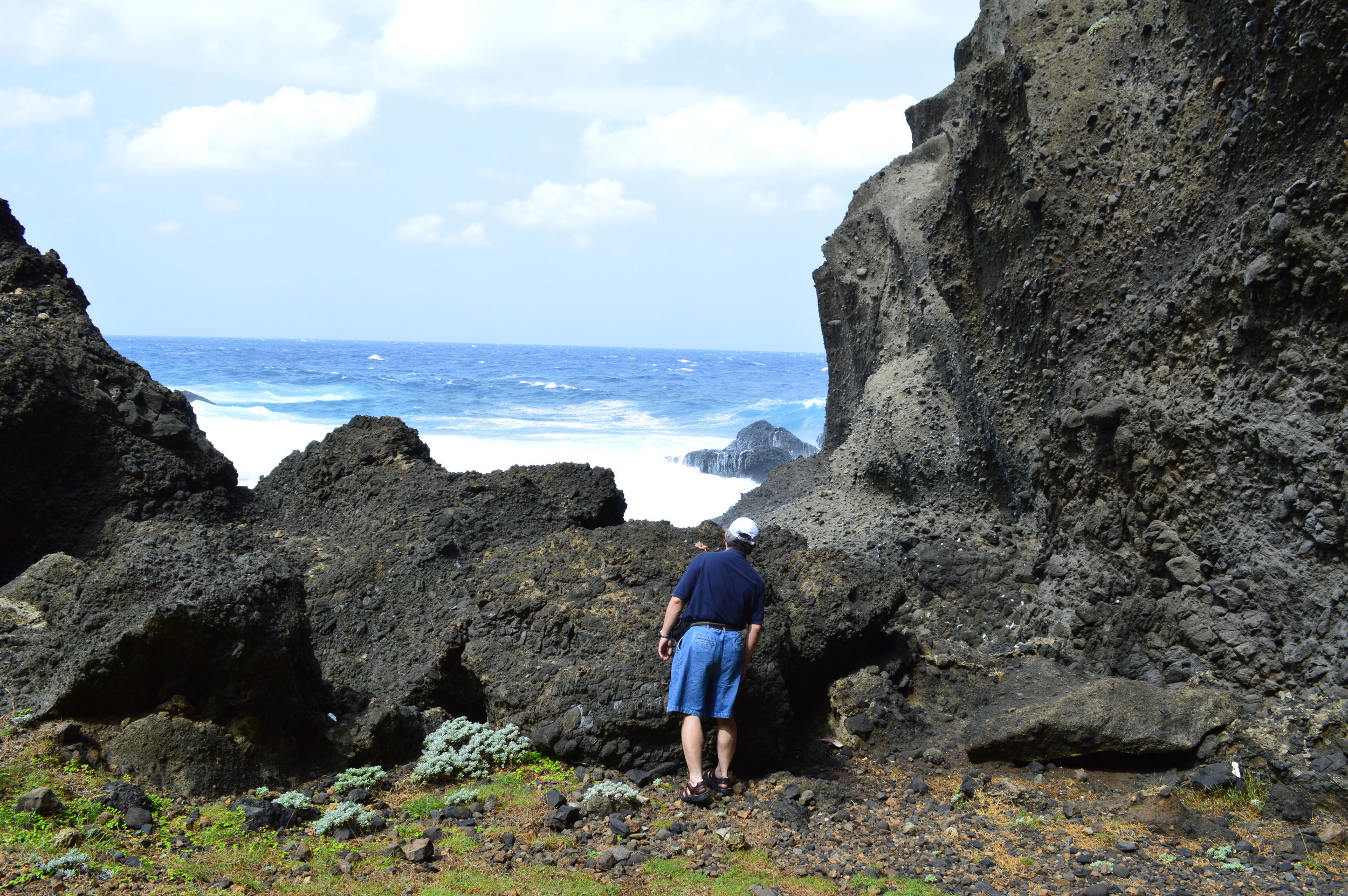  Swallow's Cave sits on the beach, so during typhoon season, the cave is easily flooded 