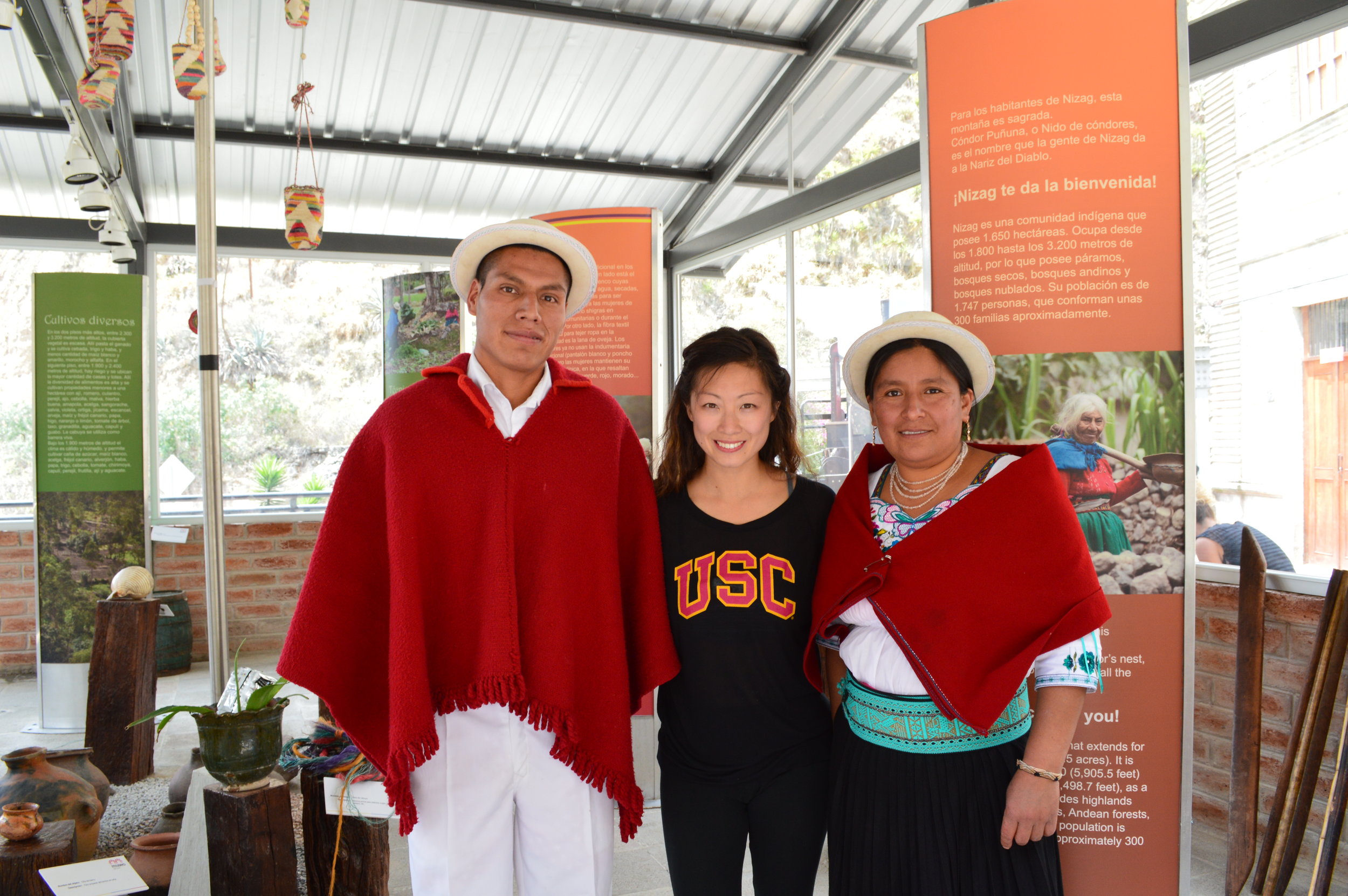  Guides dressed in traditional clothing. 