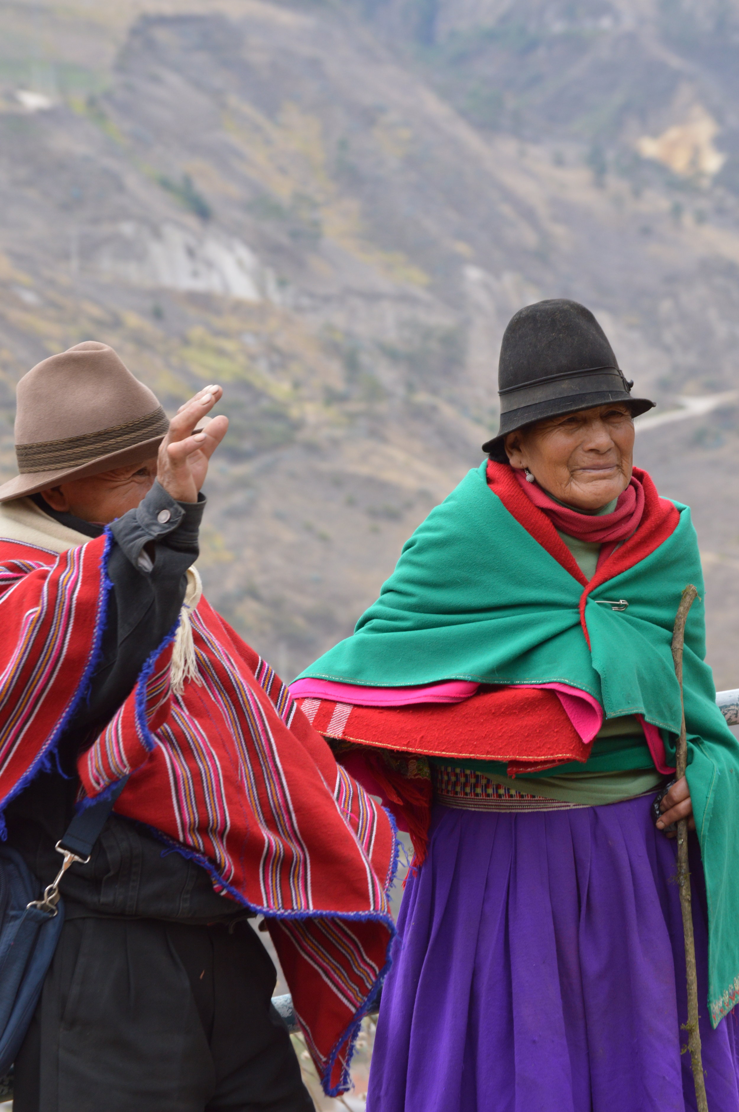  Locals wave as we return to Alausi 