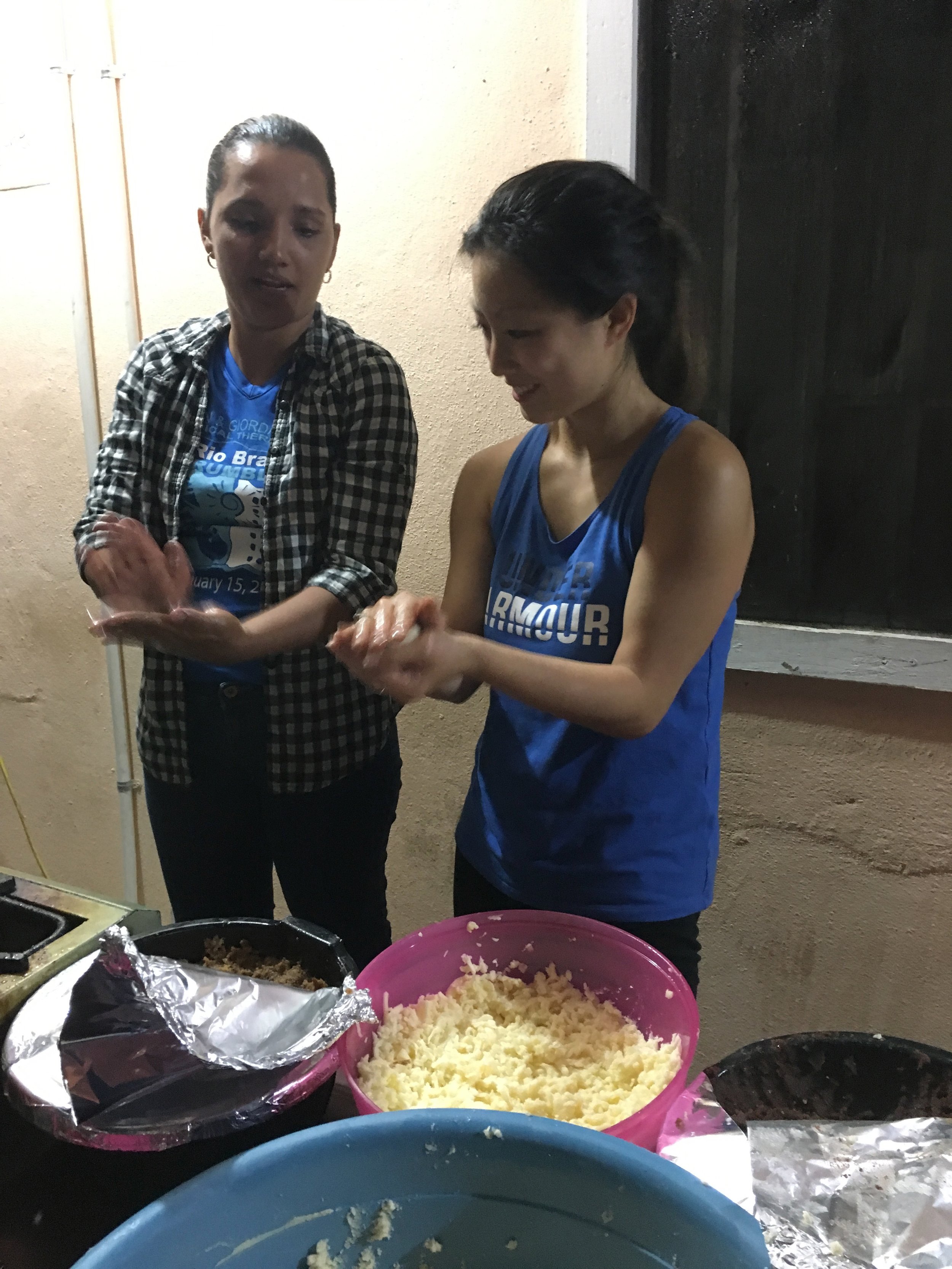  Learning how to make papusas 