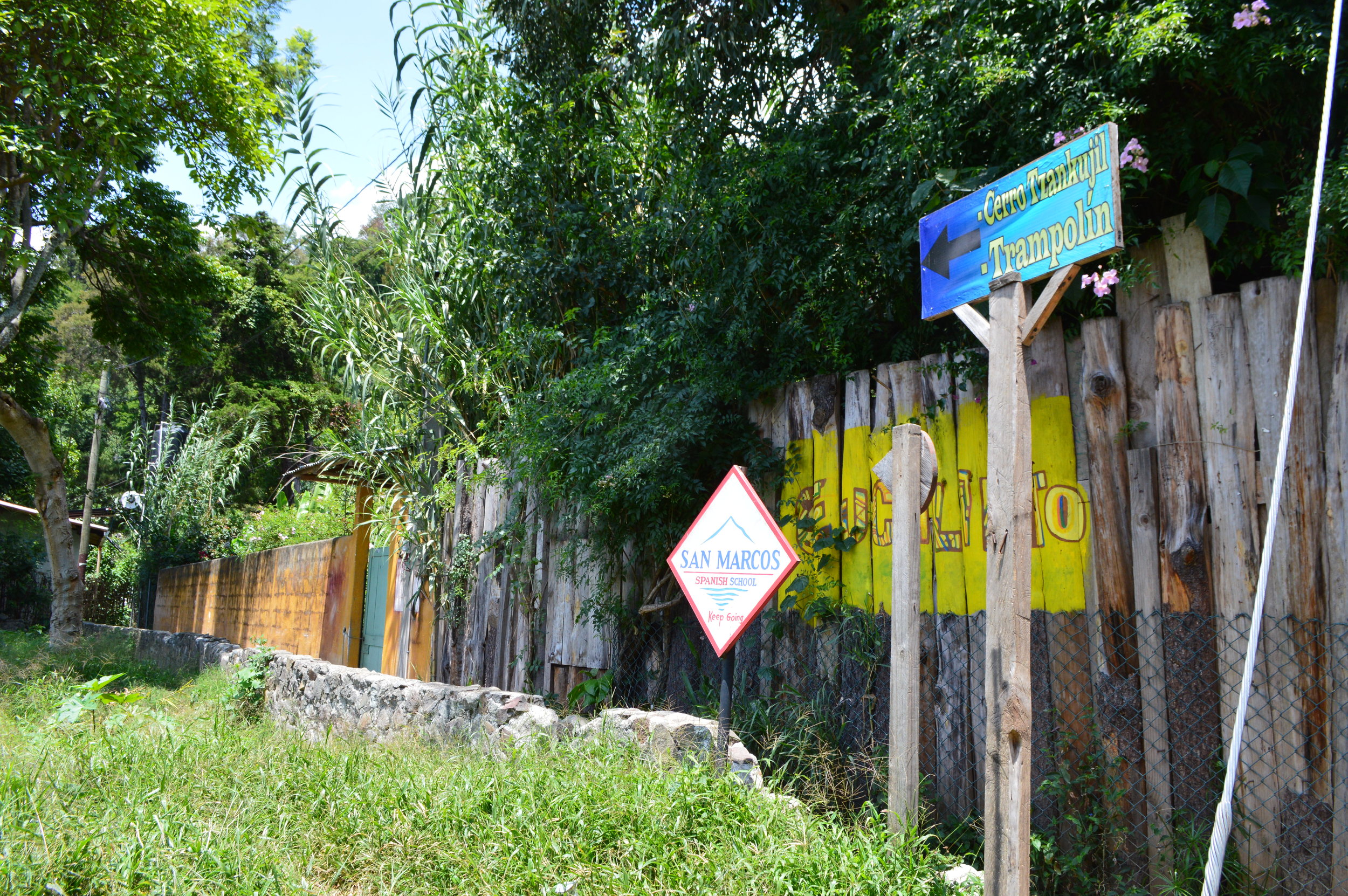 Small path along the stone wall to the entrance of Cerro Tzankujil