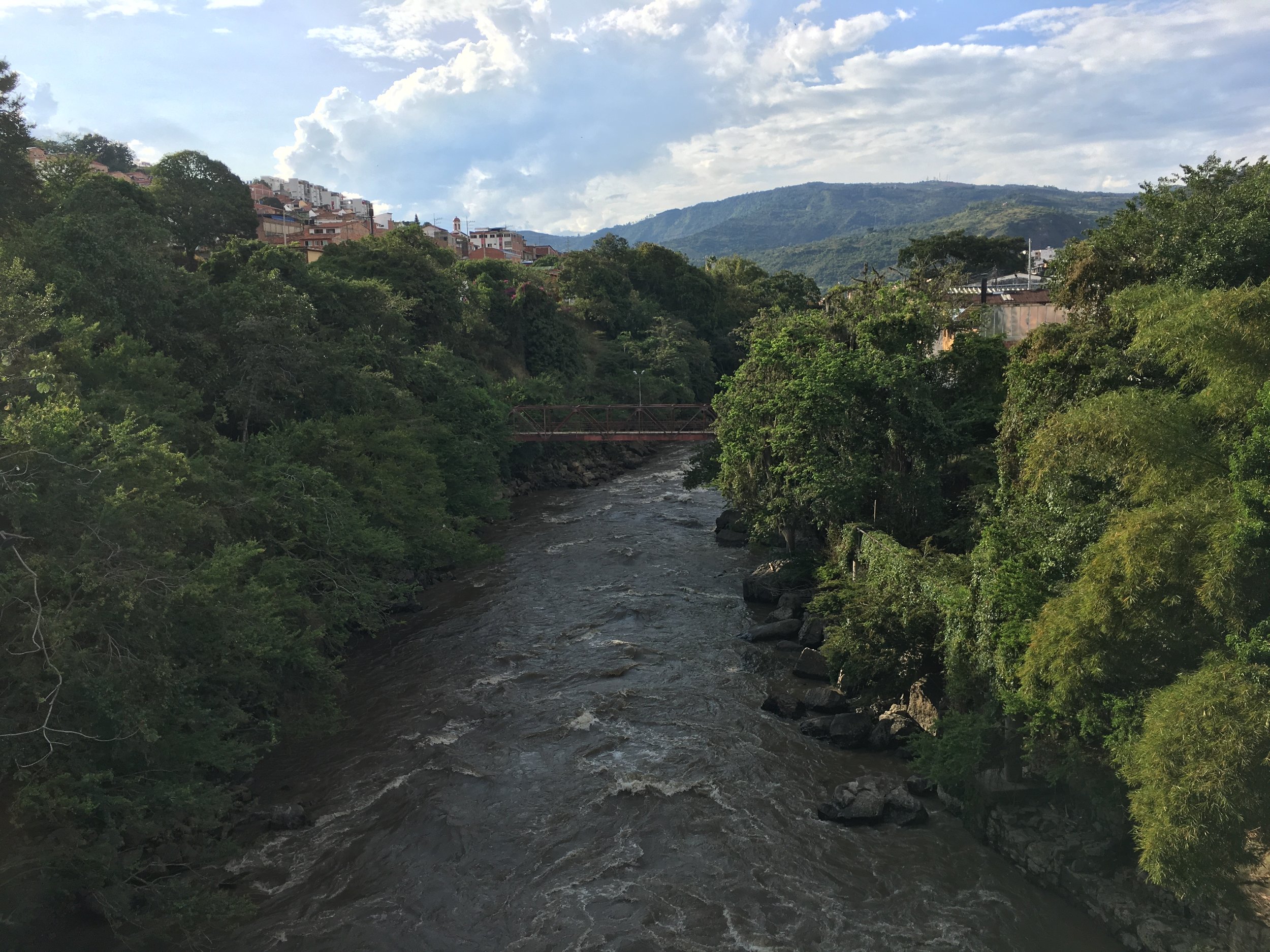  Crossing the bridge to Central Comercial El Puente 