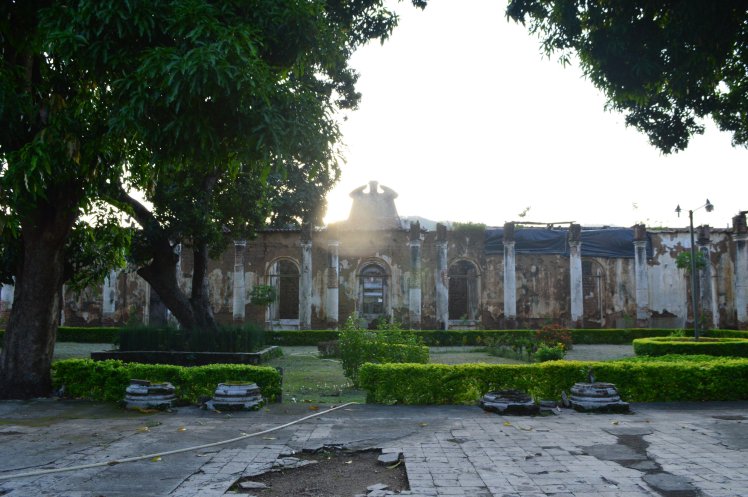  Courtyard inside the mansion 