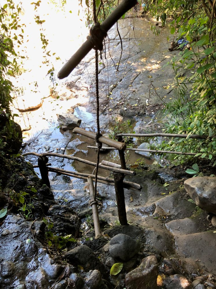  Steps to get below the waterfall 